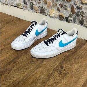 Nike Men's court vision low athletic shoes size 10